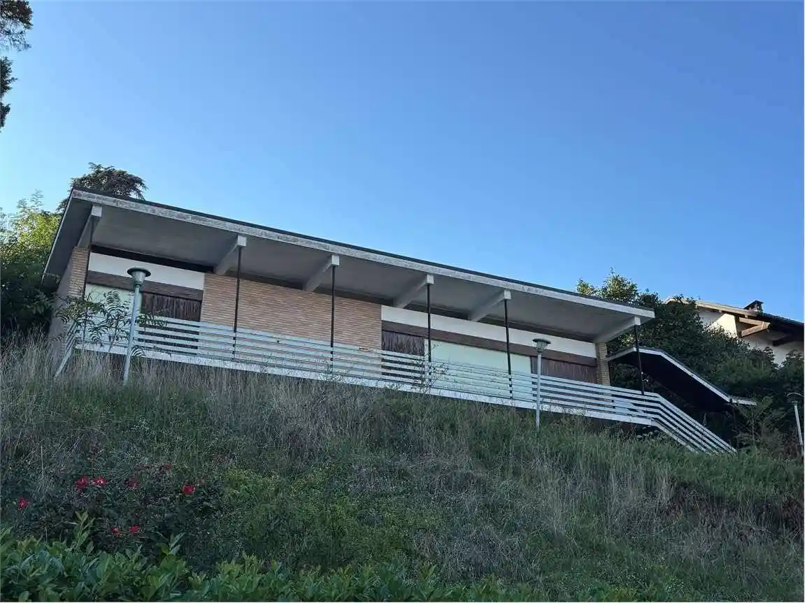 Villa in vendita a Oleggio
