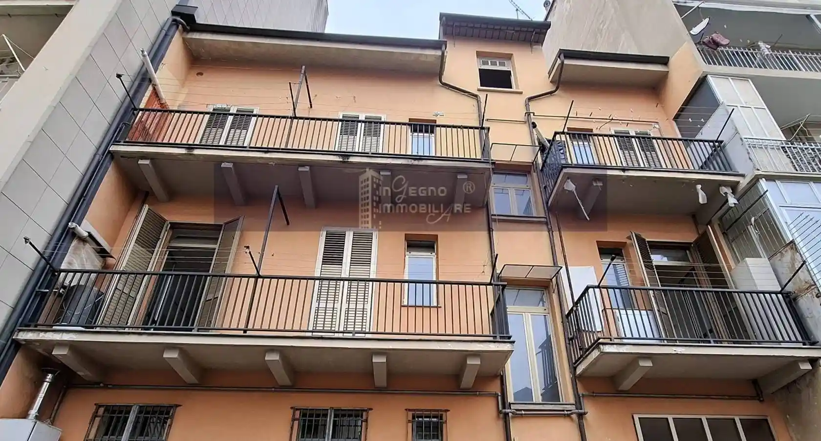 Palazzo - Edificio in vendita a Torino