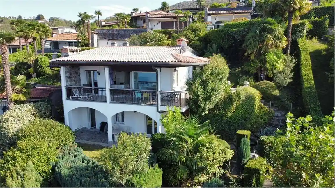Villa in vendita a Brezzo di Bedero