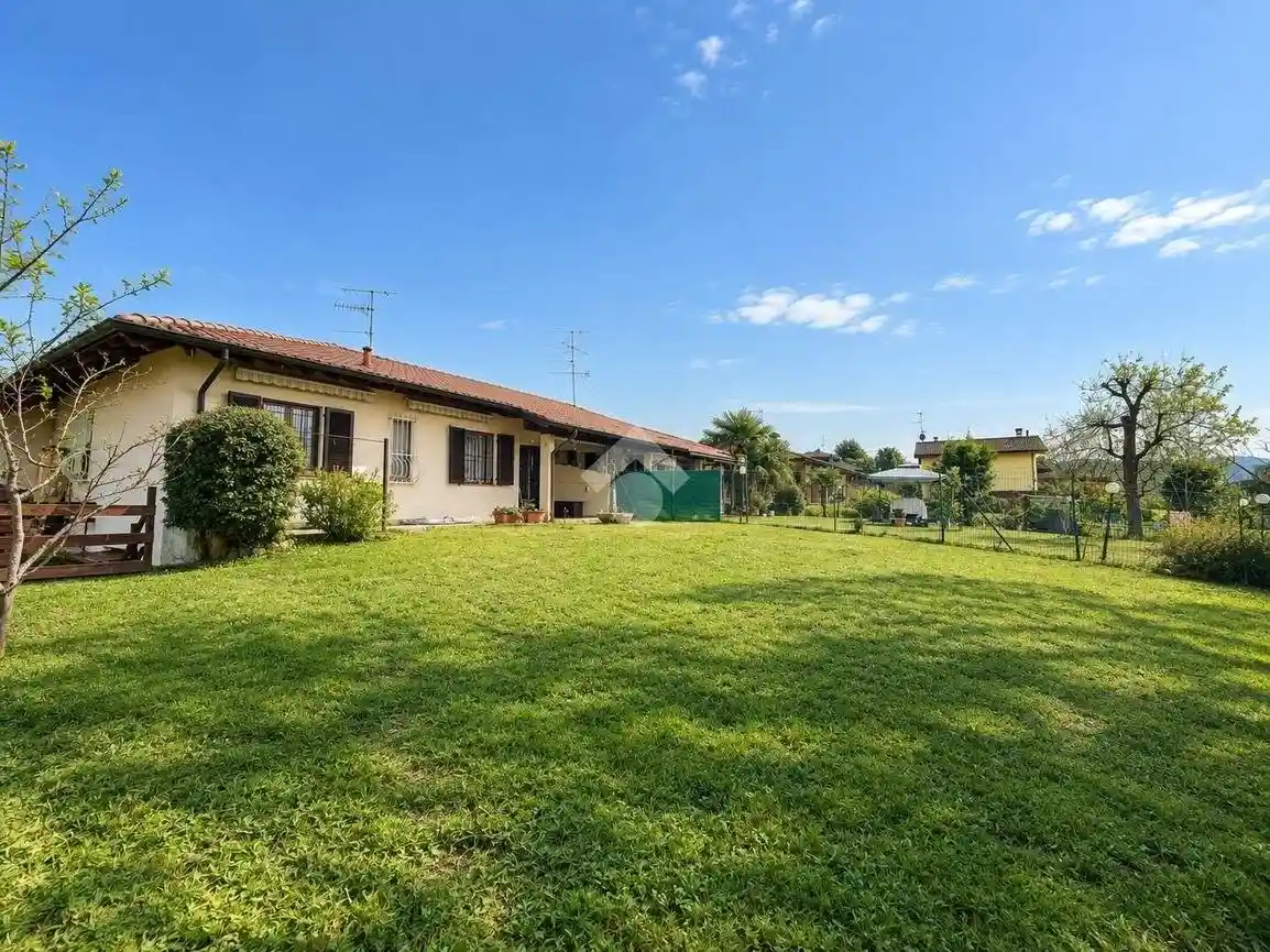 Villa in vendita a Varano Borghi