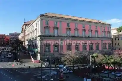 Palazzo - Edificio in affitto a Napoli