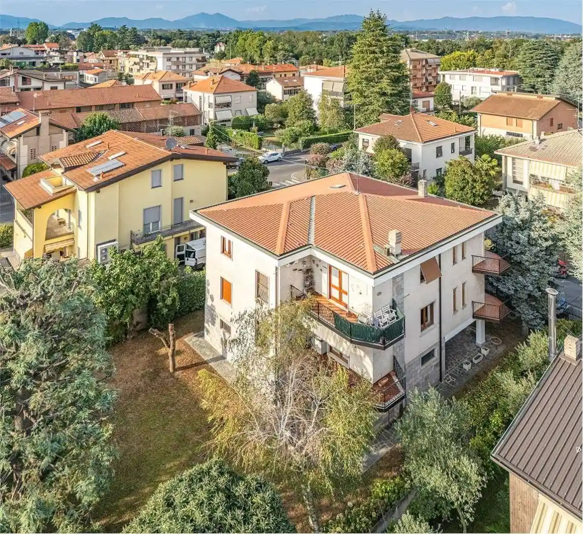 Appartamento in vendita a Biassono