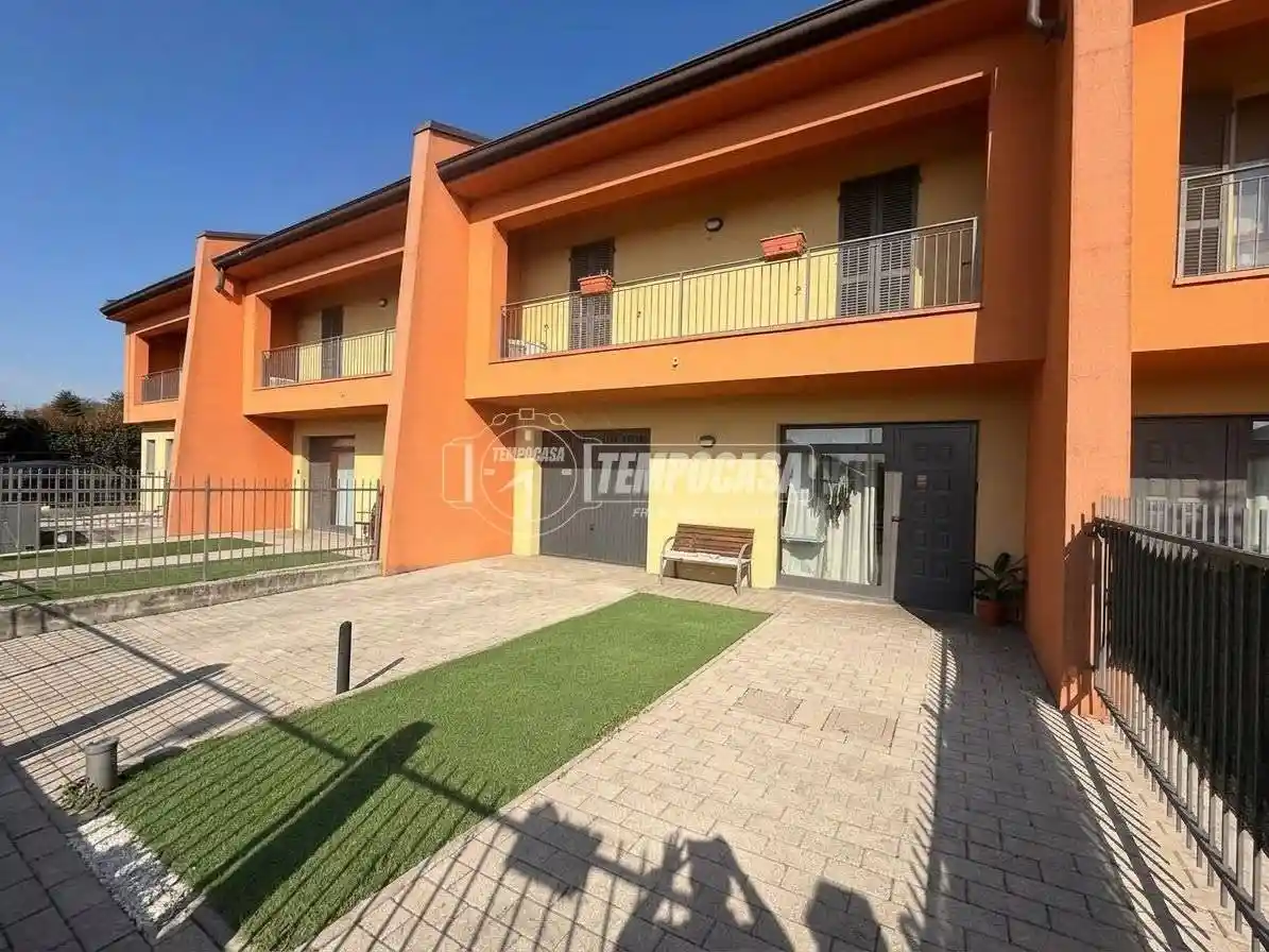 Villetta a schiera in vendita a Pieve Porto Morone