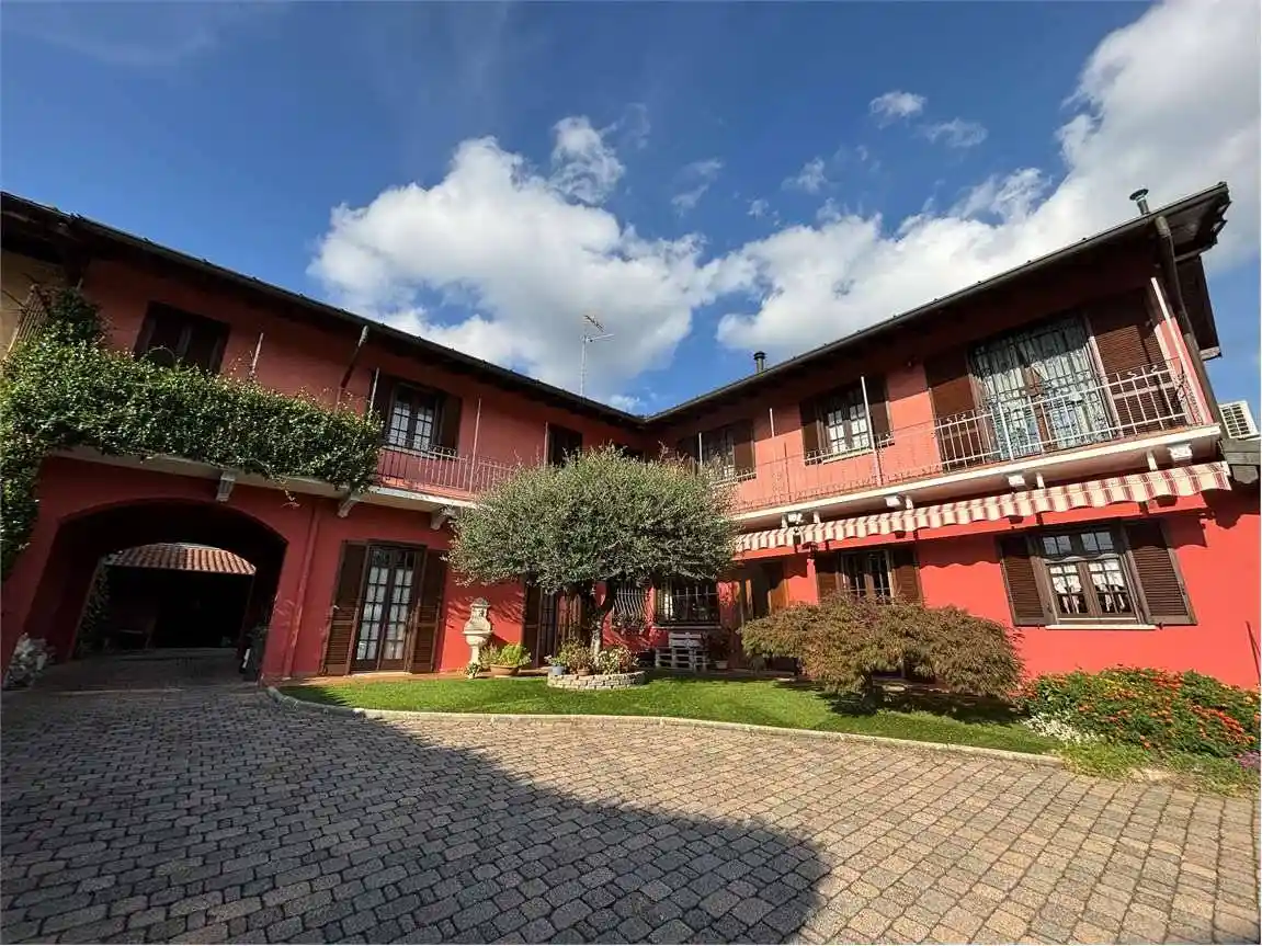 Casa indipendente in vendita a Varallo Pombia