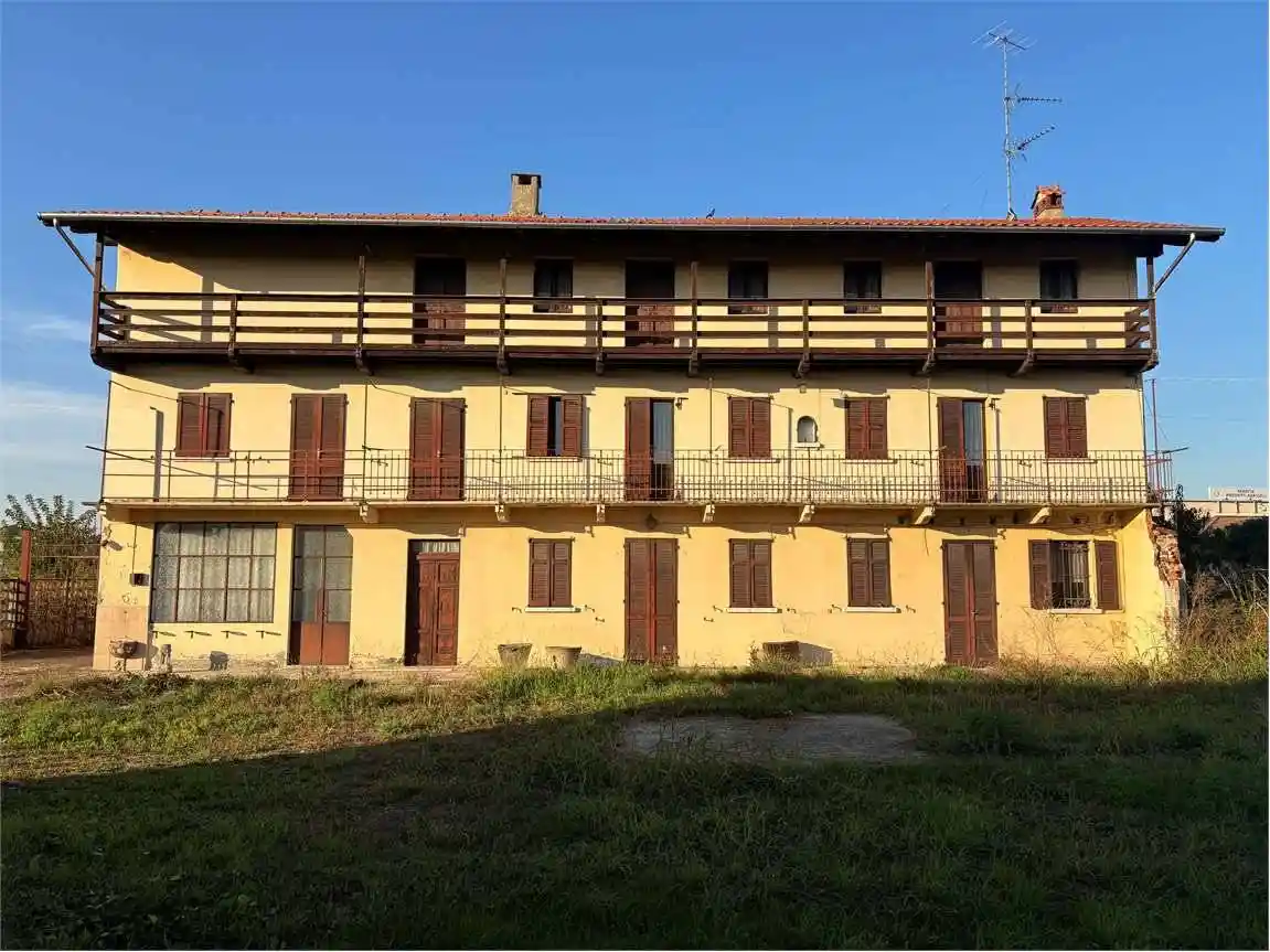 Rustico - Casale in vendita a Oleggio