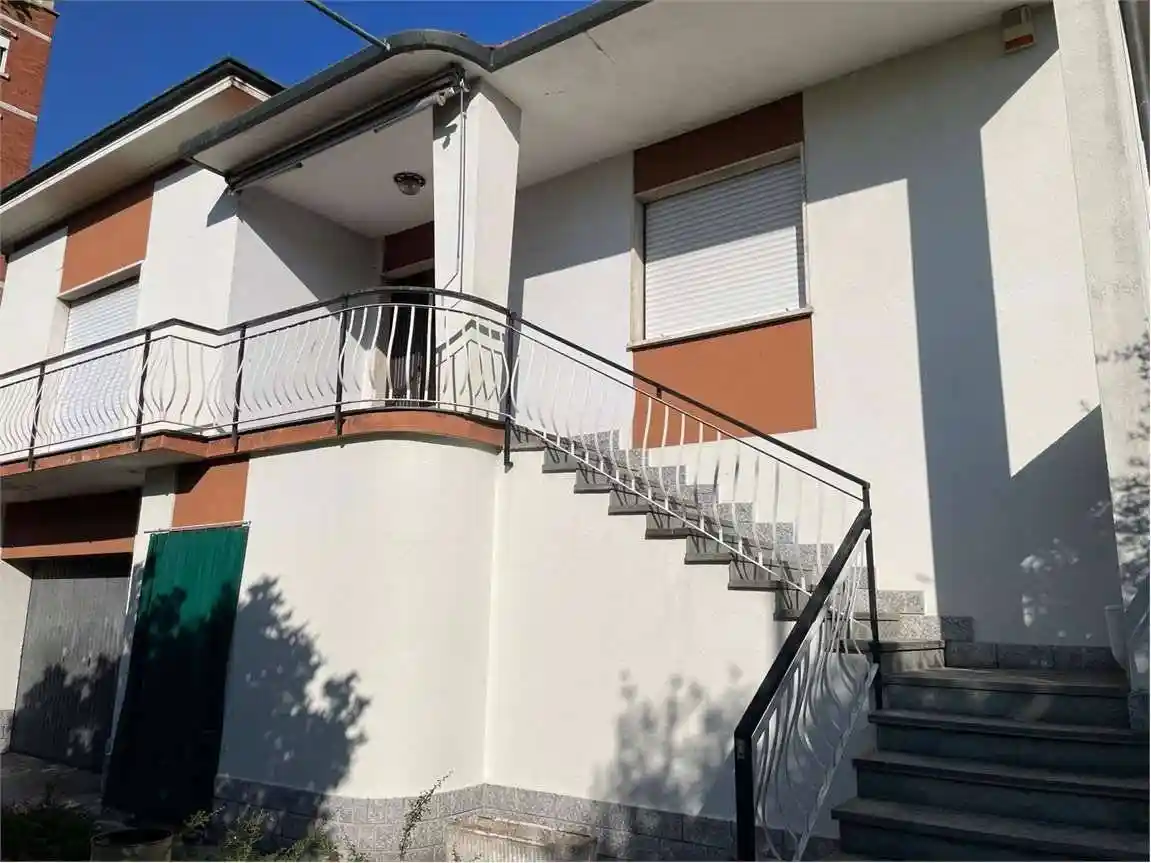 Casa indipendente in vendita a Castelletto Sopra Ticino