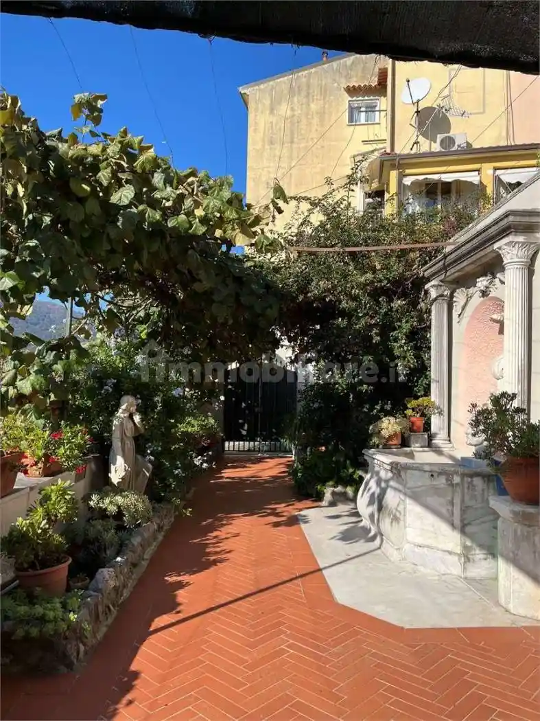 Appartamento in vendita a Carrara