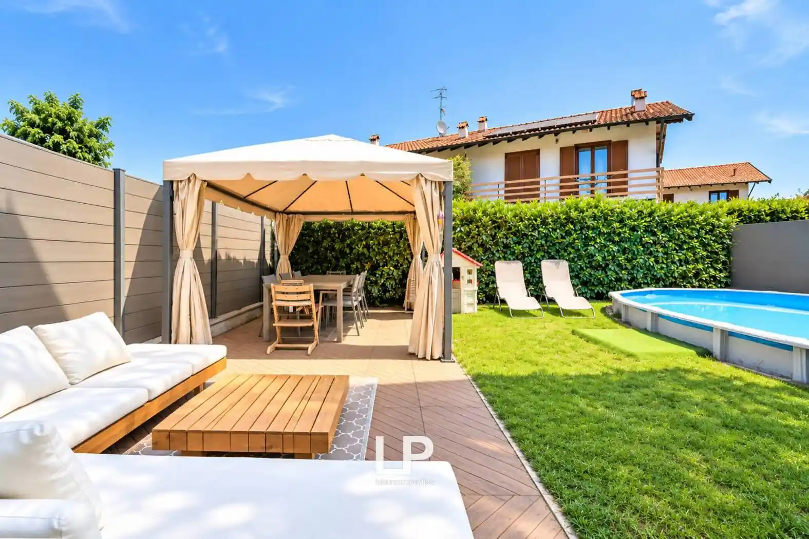 Villa in vendita a Sesto Calende