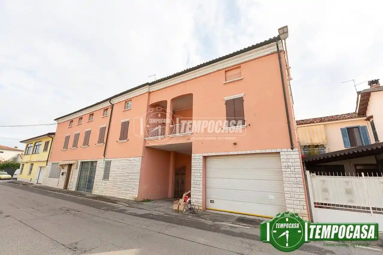 Casa indipendente in vendita a Capergnanica