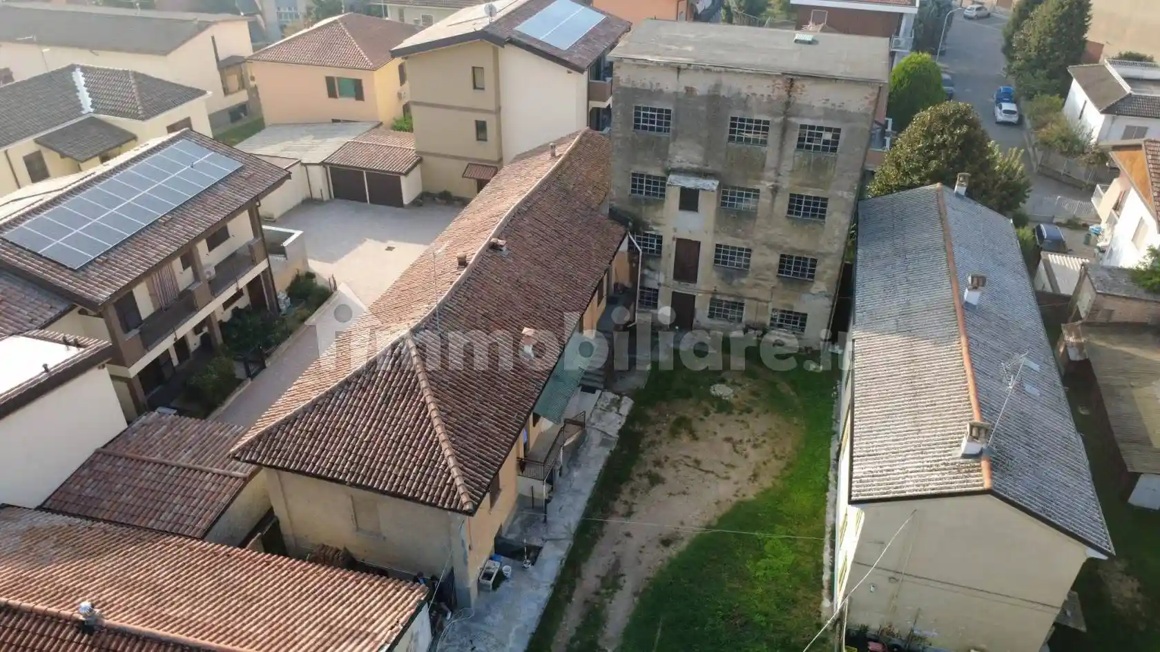 Palazzo - Edificio in vendita a Siziano