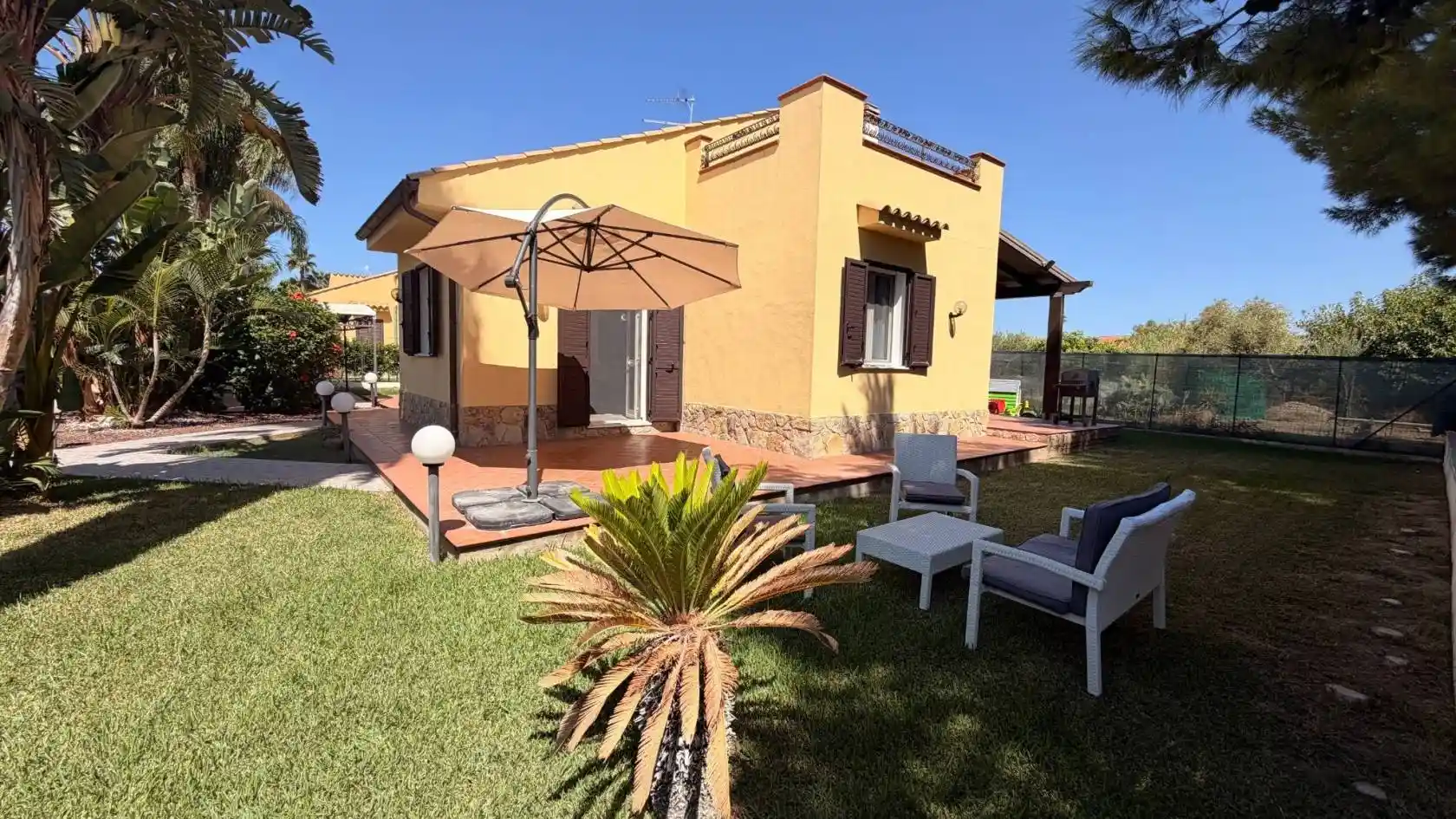 Villa in vendita a Campofelice di Roccella