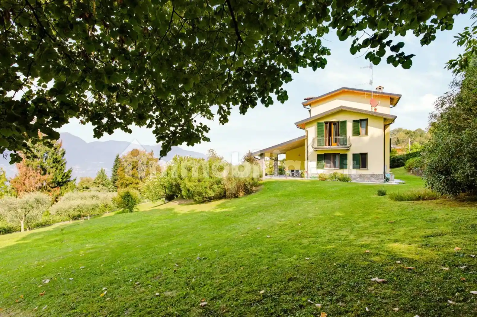 Villa in vendita a Porto Valtravaglia