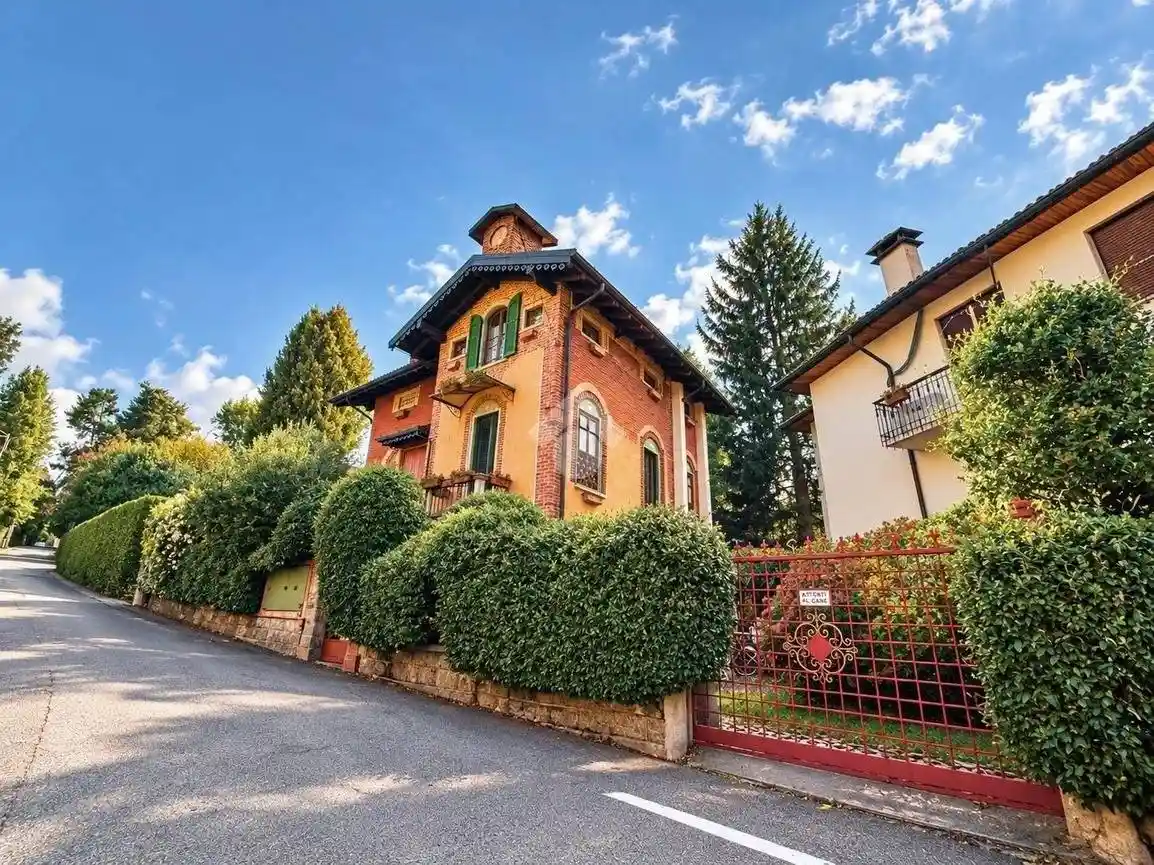 Villa in vendita a Varese