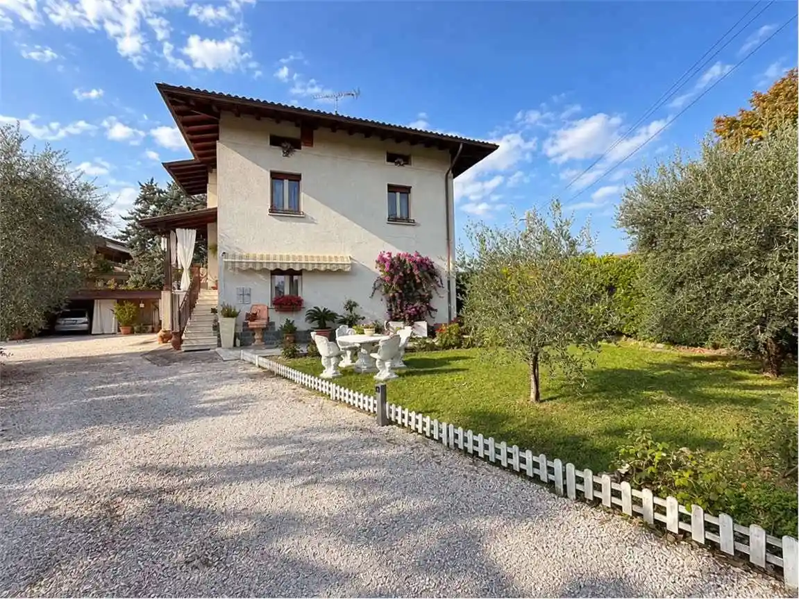 Casa indipendente in vendita a Puegnago sul Garda