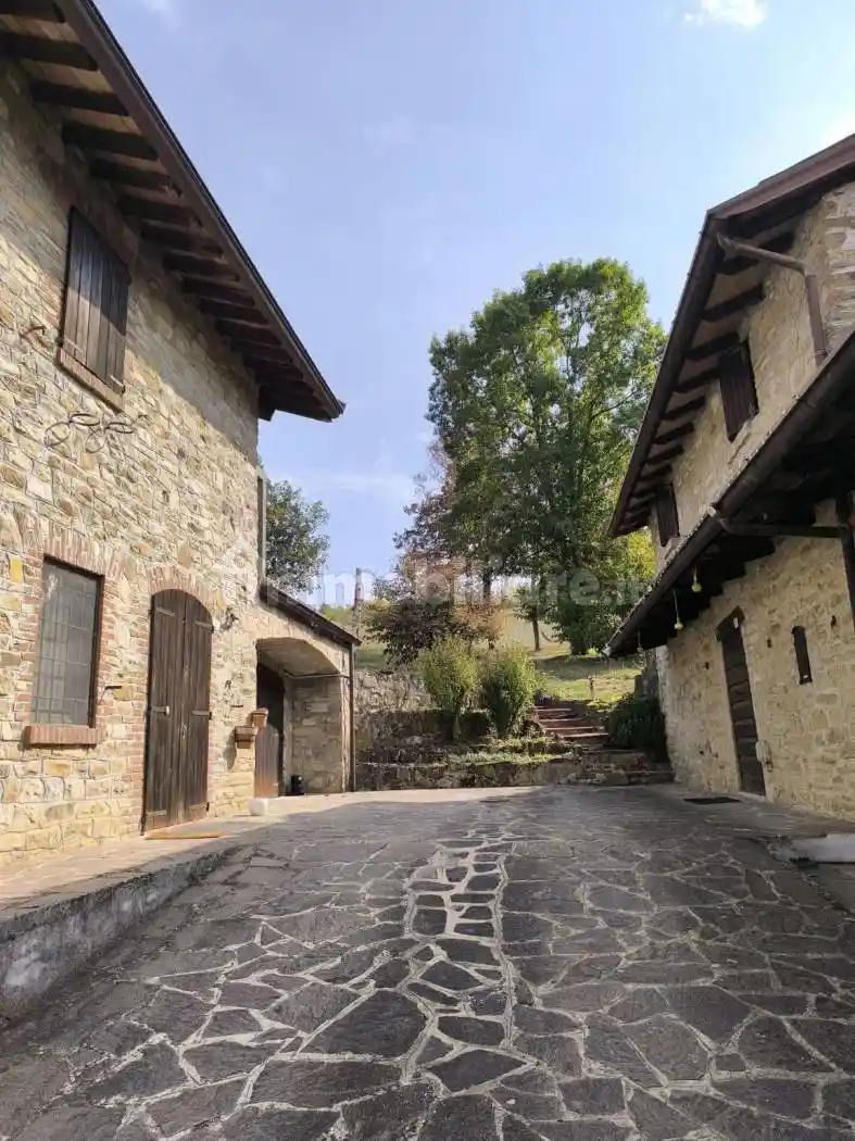 Rustico - Casale in vendita a Gropparello
