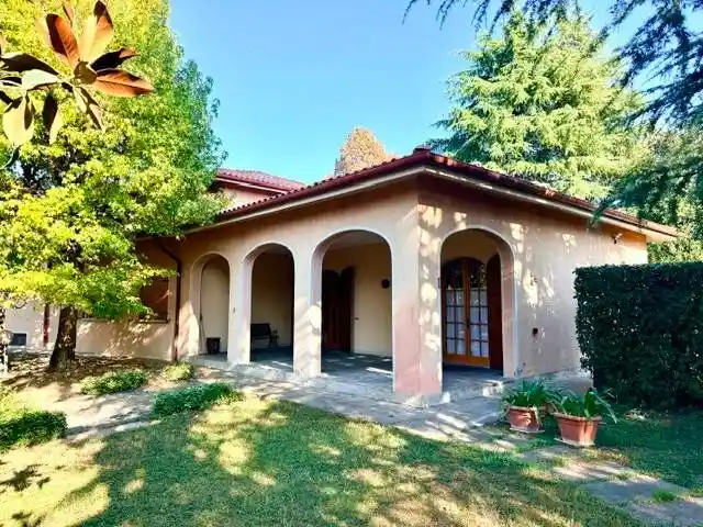 Villa in vendita a Montechiarugolo