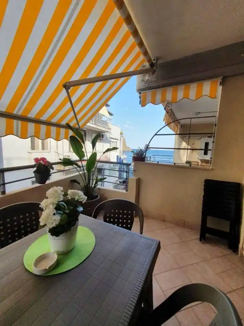 Appartamento in affitto a Aci Castello