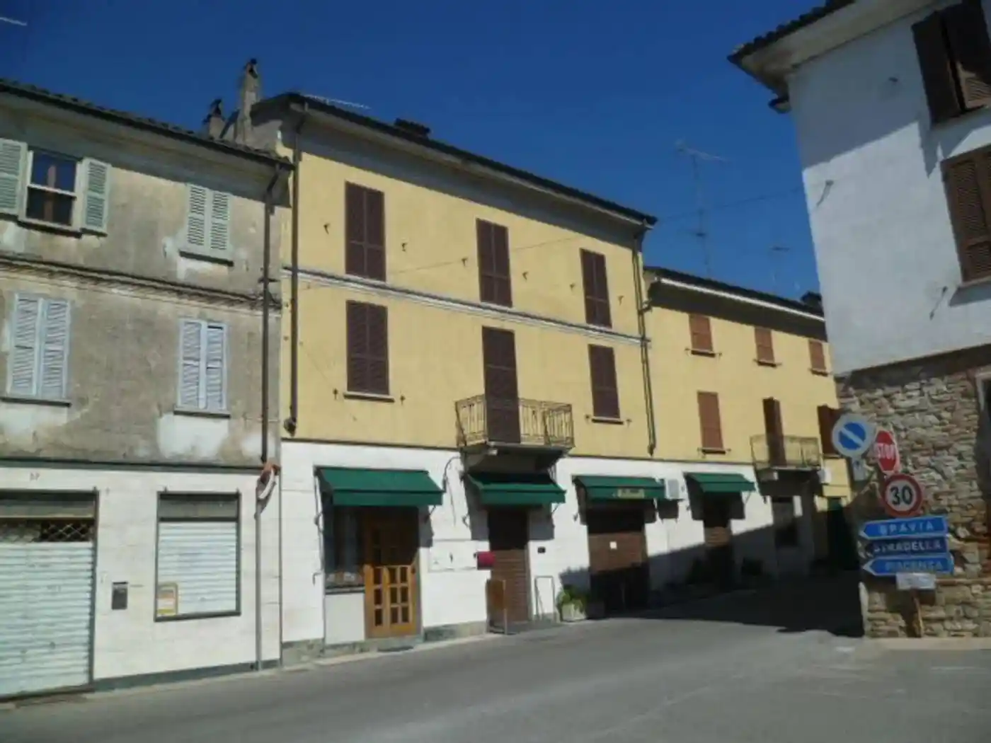 Villa in vendita a Rovescala