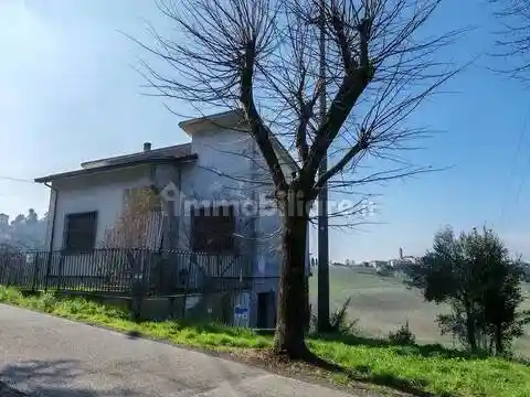 Villa in vendita a San Damiano al Colle