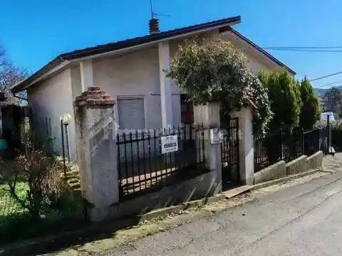 Villa in vendita a Rovescala