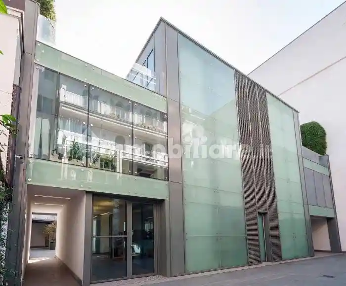 Palazzo - Edificio in affitto a Milano
