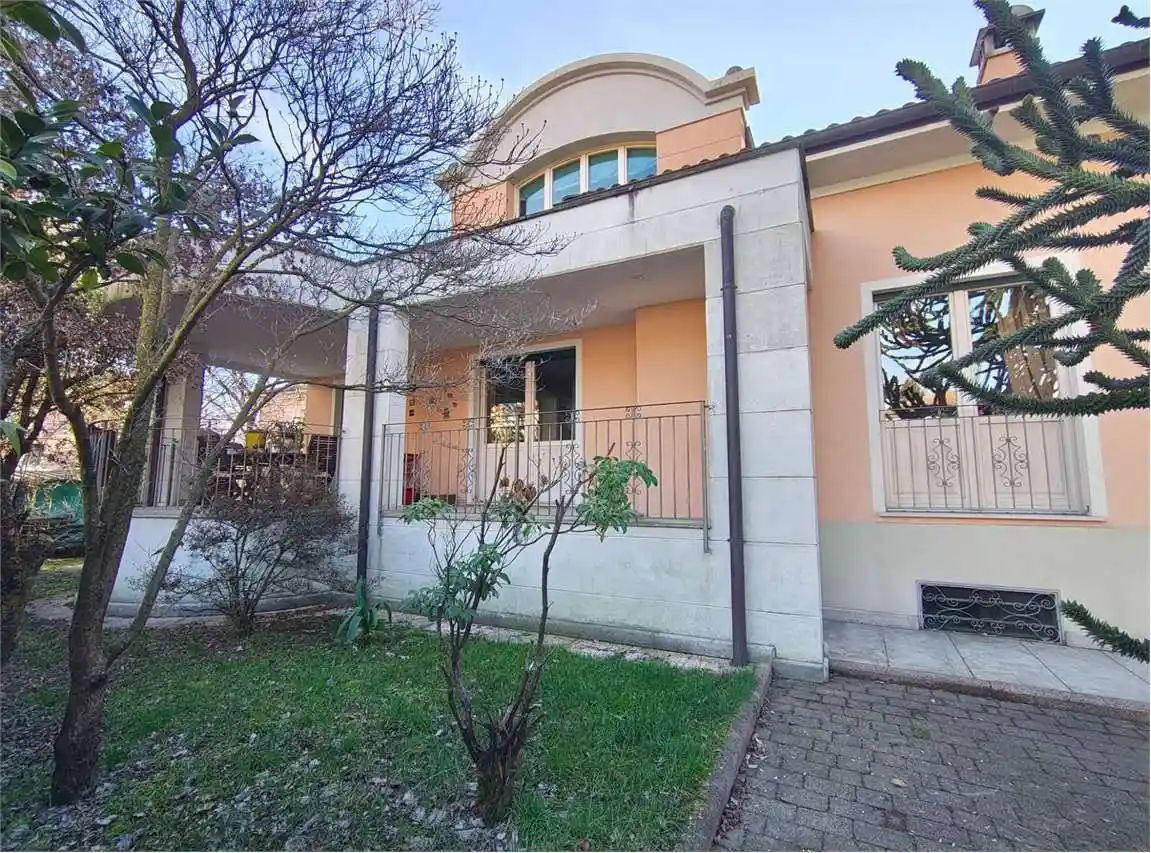 Villa in vendita a Verbania
