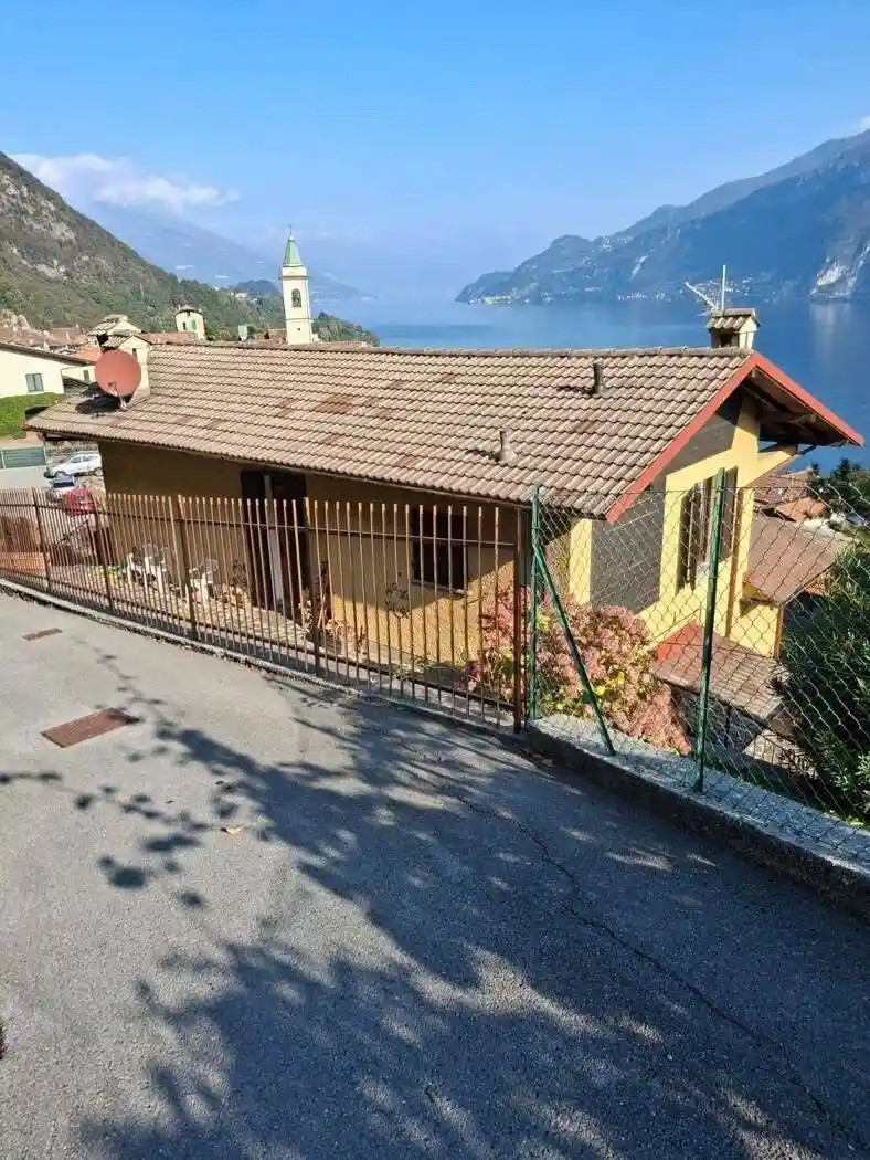 Villa in vendita a Oliveto Lario