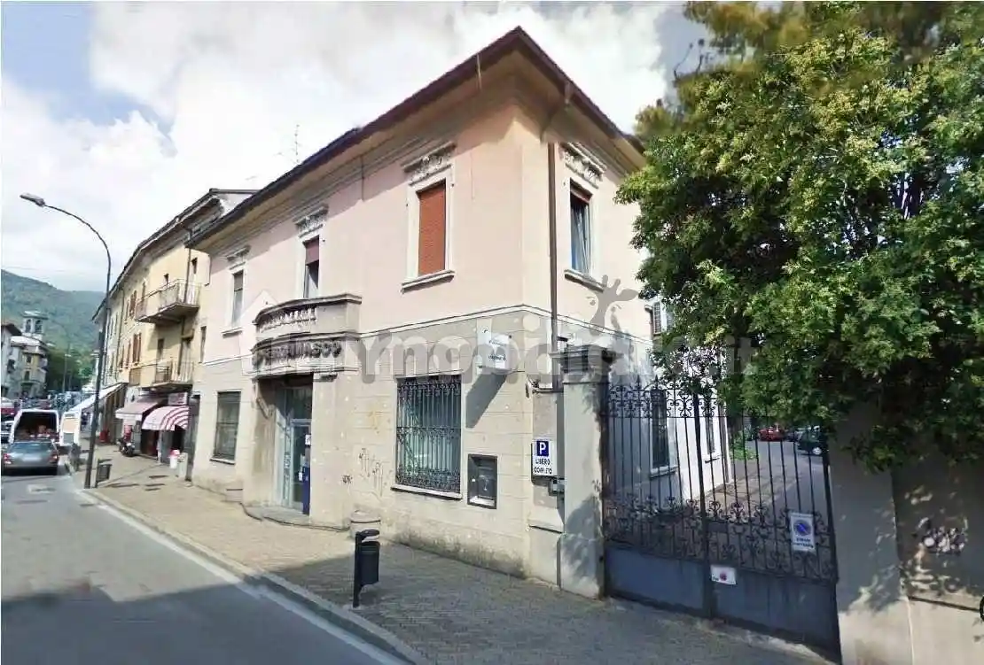 Palazzo - Edificio in vendita a Erba