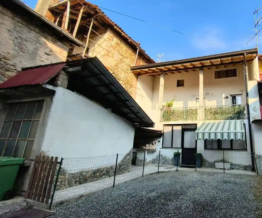Casa indipendente in vendita a Cureggio