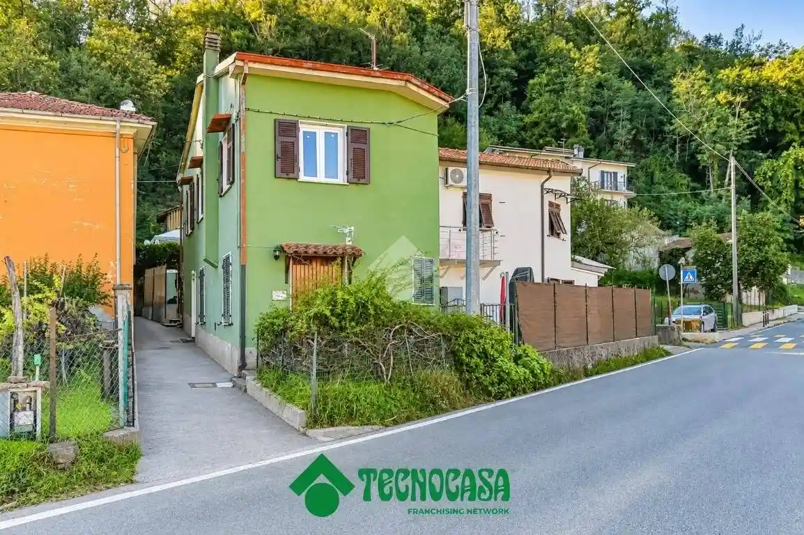 Appartamento in vendita a Follo