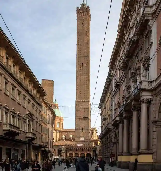 Palazzo - Edificio in vendita a Bologna