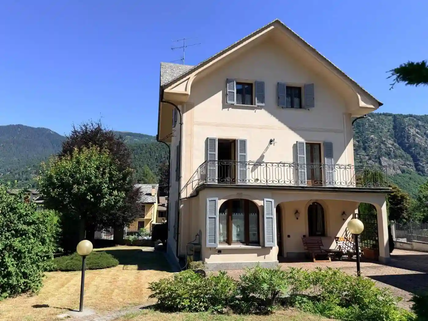 Villa - foto 2