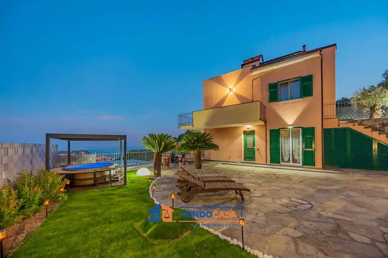 Villa in vendita a Albissola Marina