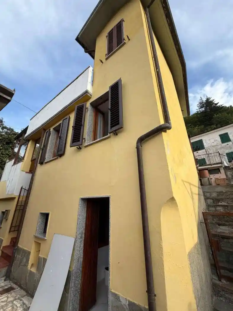 Casa indipendente in vendita a Calice al Cornoviglio