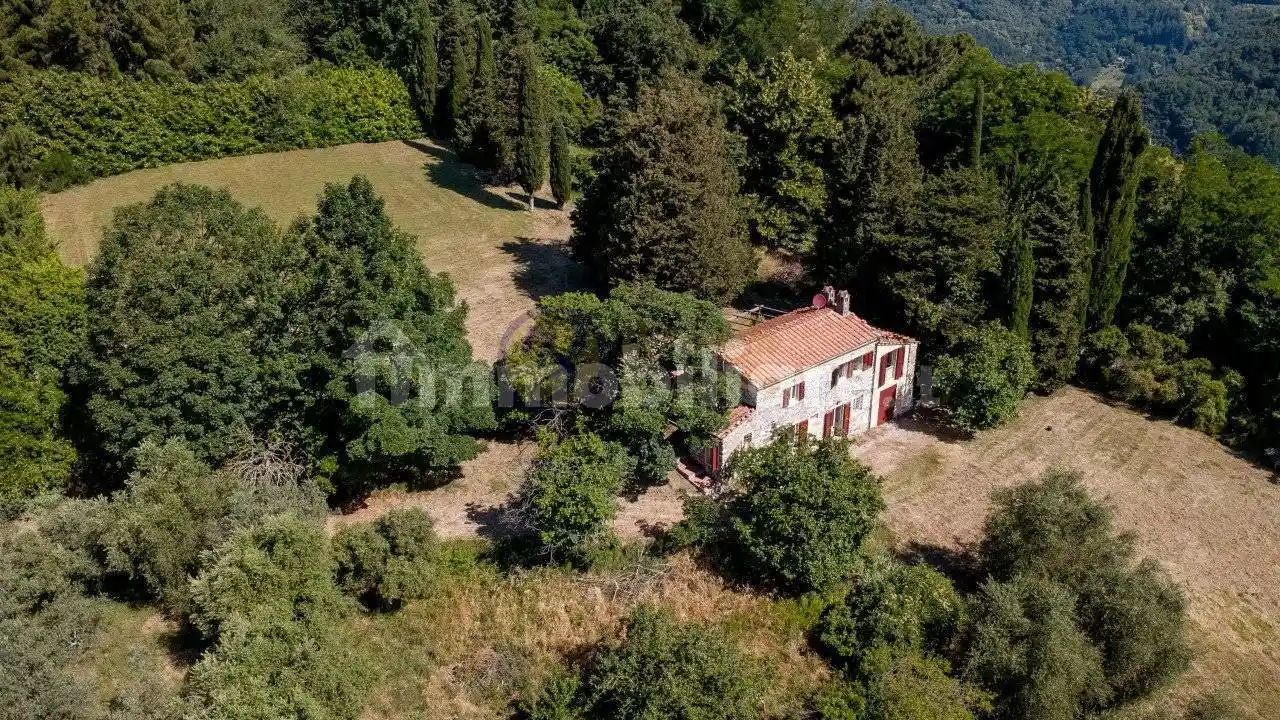 Rustico - Casale in vendita a Lucca