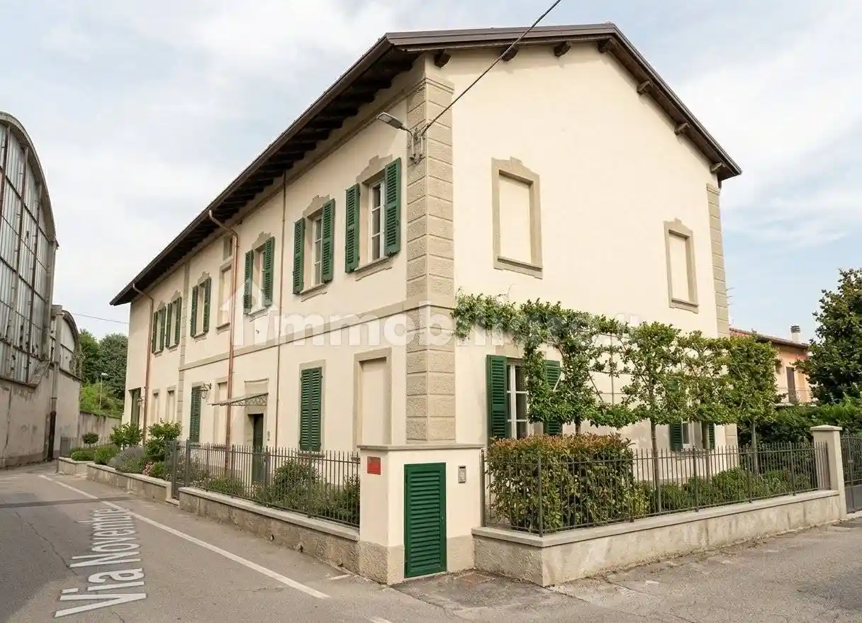 Palazzo - Edificio in vendita a Samarate