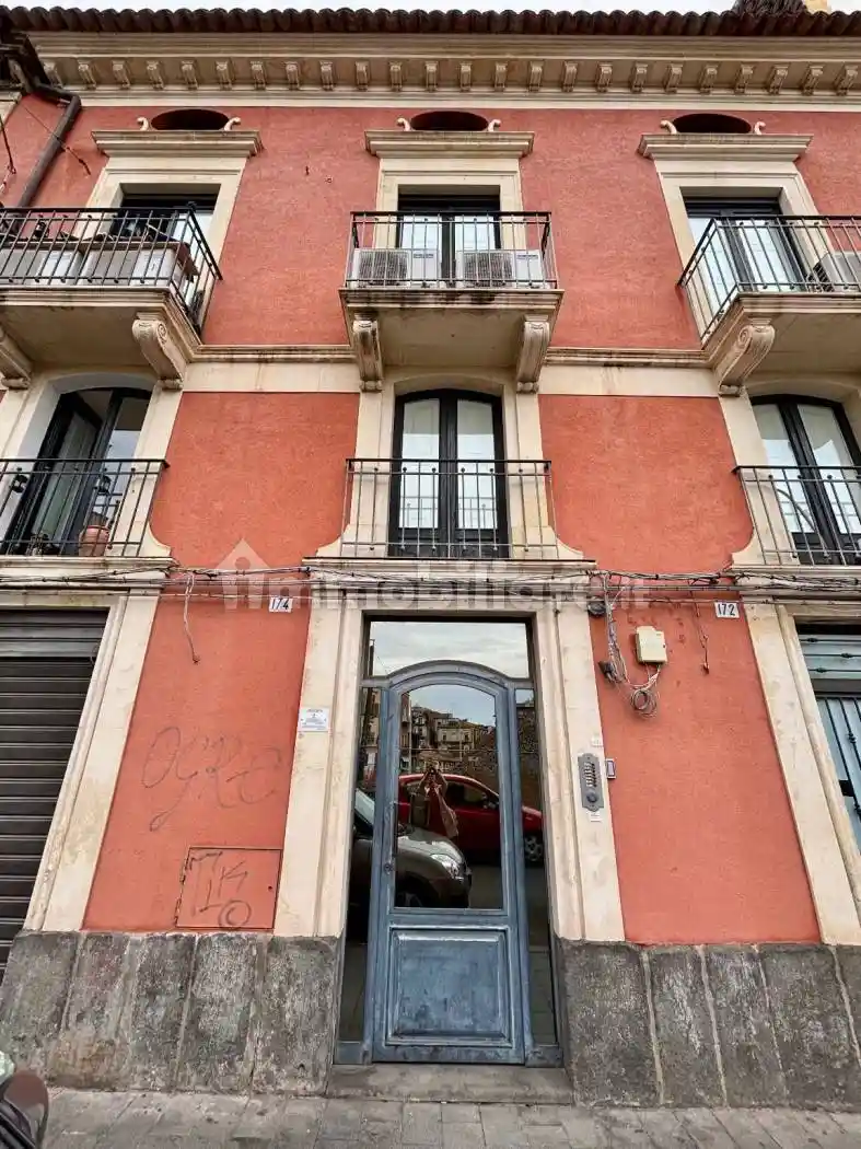 Palazzo - Edificio in affitto a Catania