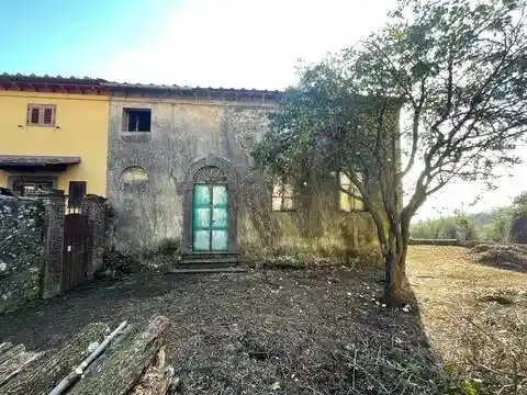 Rustico - Casale in vendita a Lucca