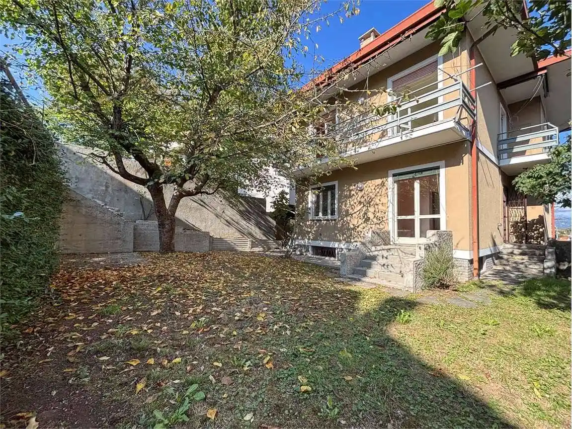 Villa in vendita a Dormelletto