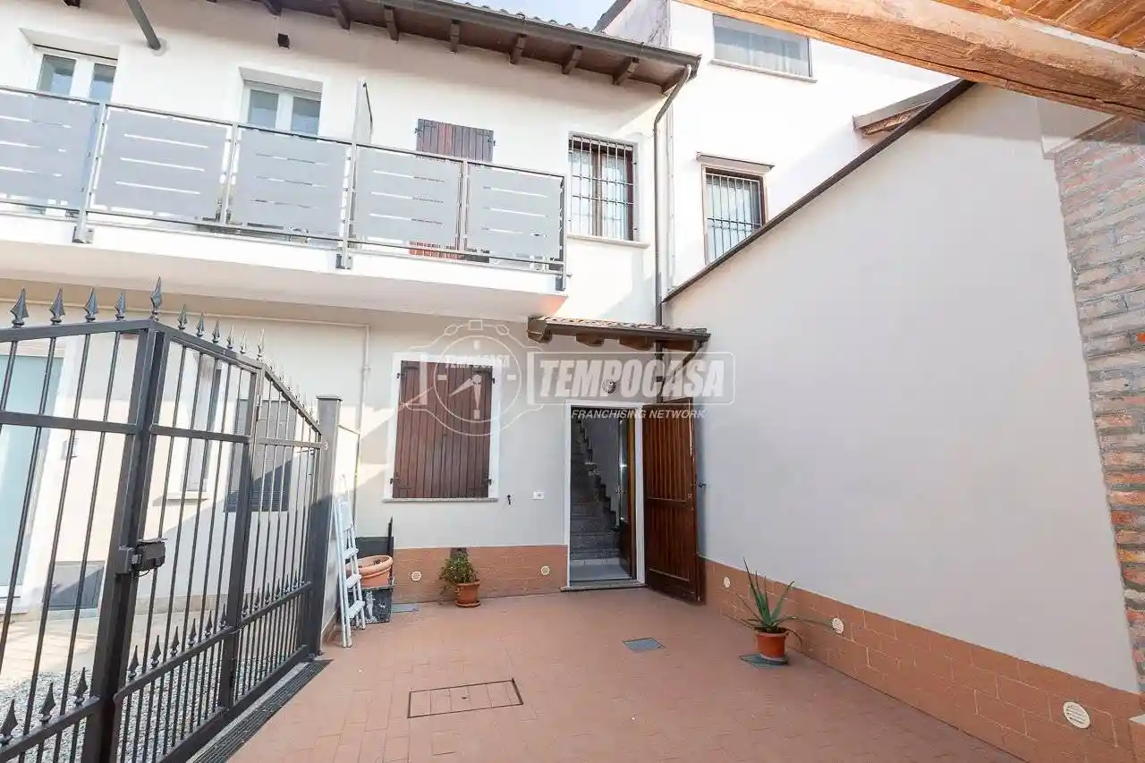 Casa indipendente in vendita a Dovera