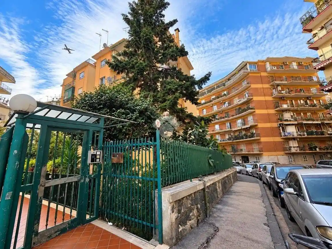 Appartamento in vendita a Napoli