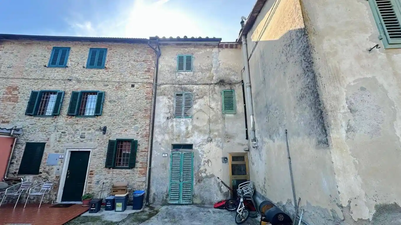 Casa indipendente in vendita a Pistoia