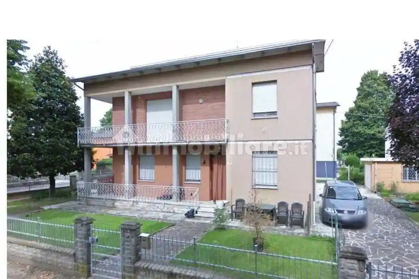 Villa in vendita a Campagnola Emilia
