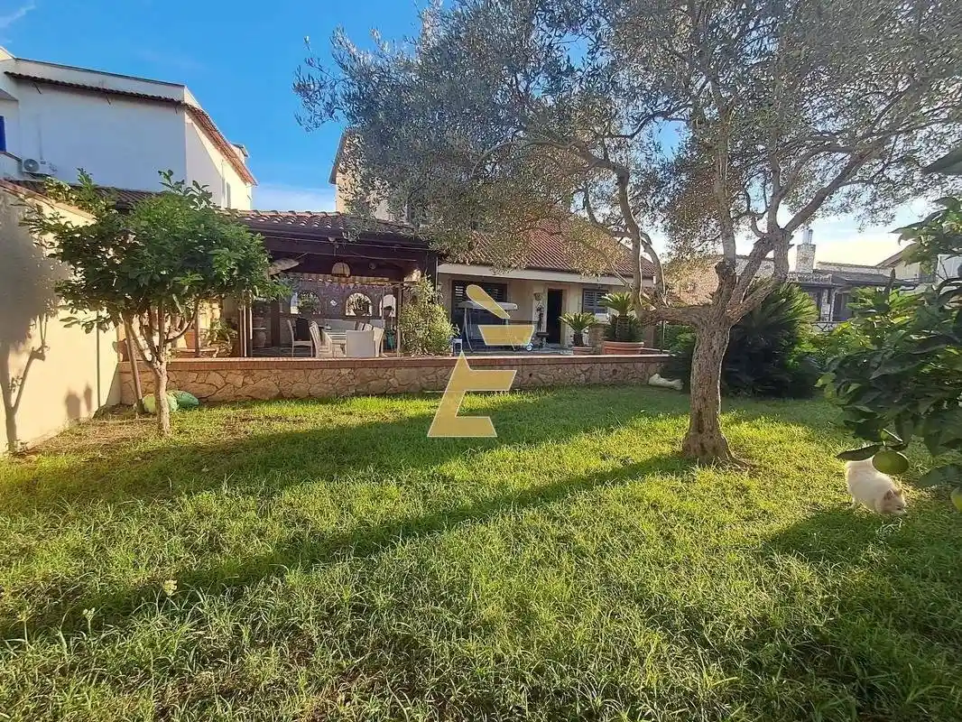 Villa in vendita a Giugliano in Campania