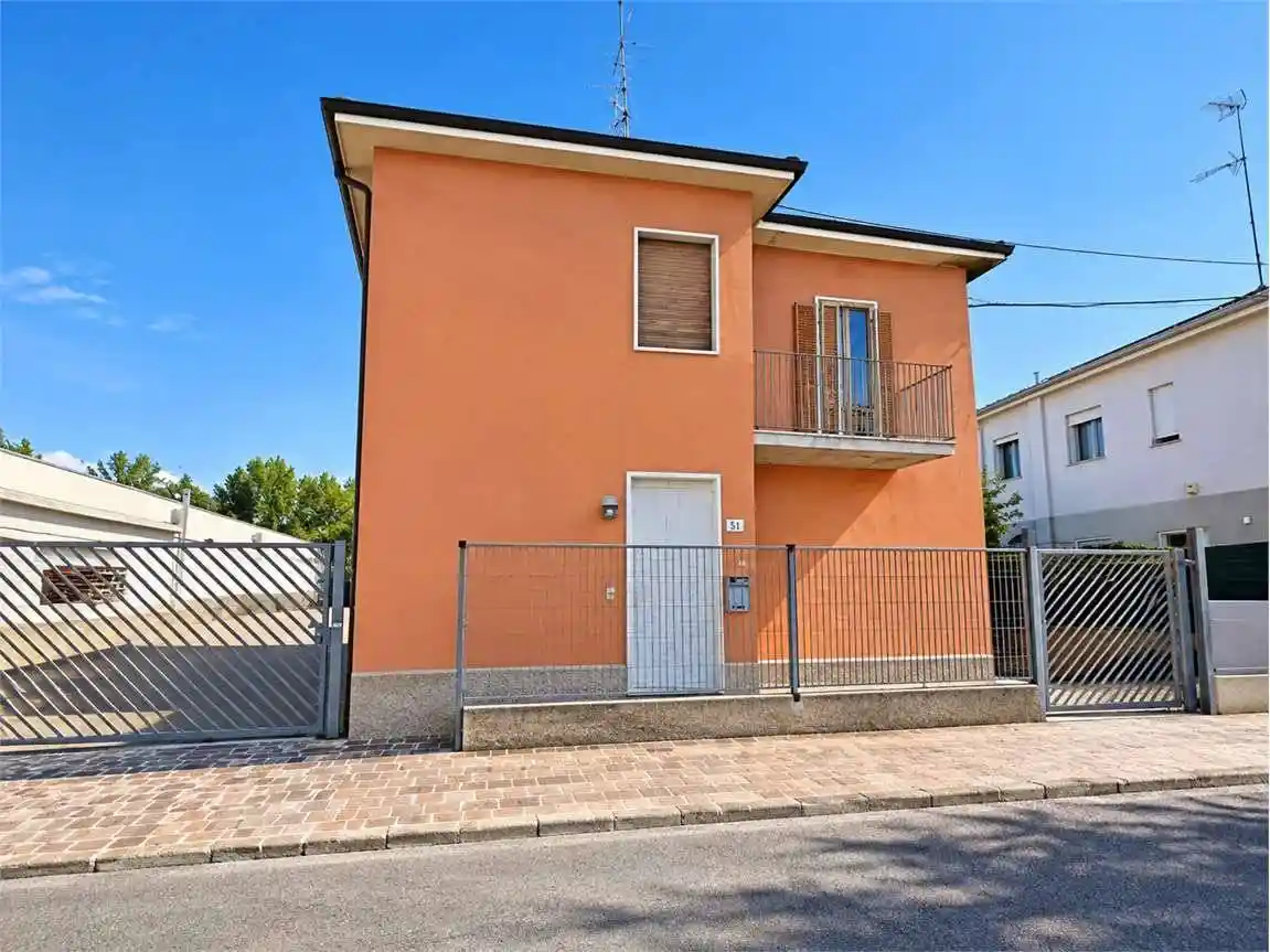 Casa indipendente in vendita a Modena