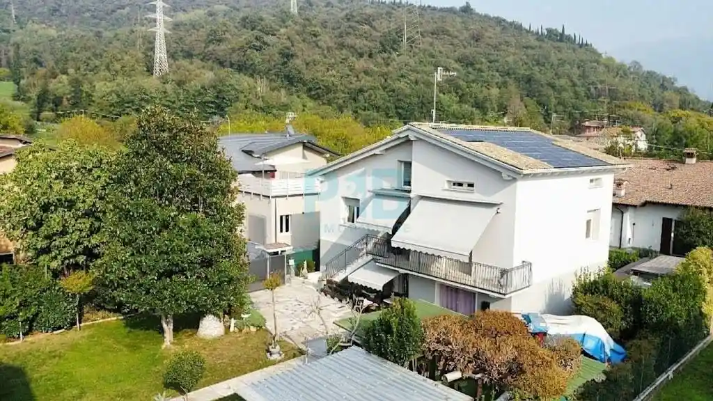 Villa in vendita a Nave