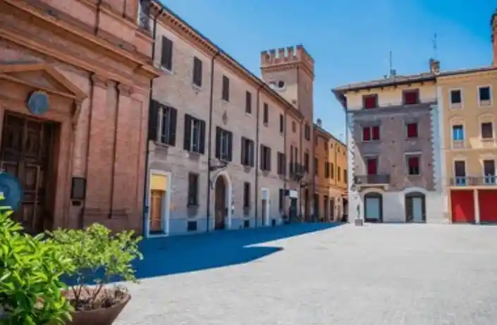 Palazzo - Edificio in vendita a Imola