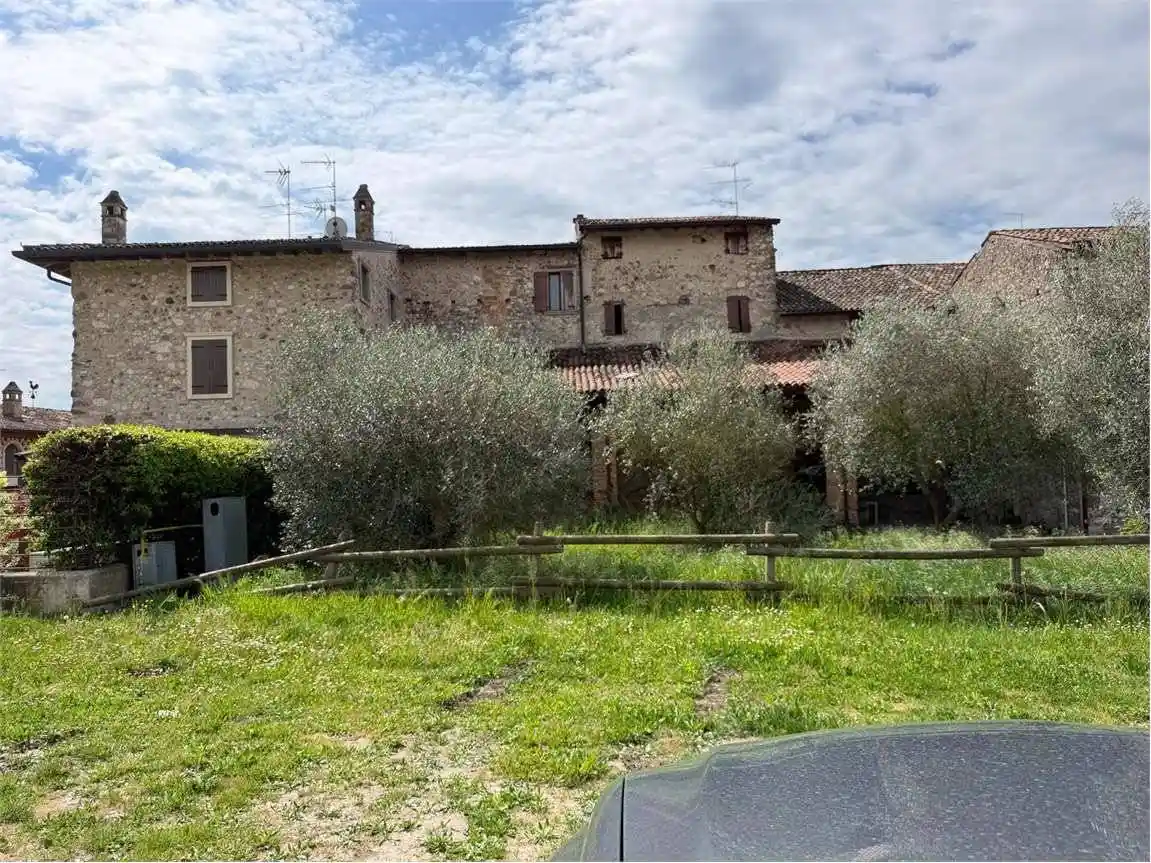 Casa indipendente in vendita a Monzambano