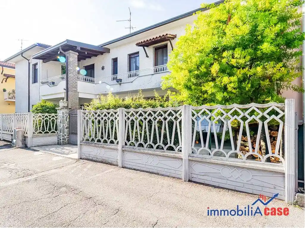 Villa in vendita a Limbiate