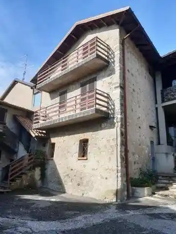 Casa indipendente in affitto a Caprino Bergamasco